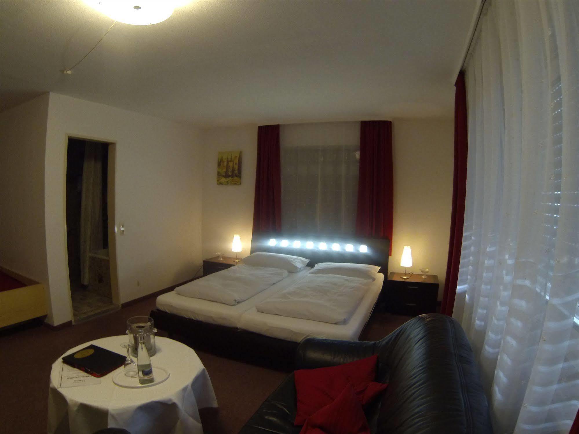 Landgasthof Ochsen Sinzheim Esterno foto
